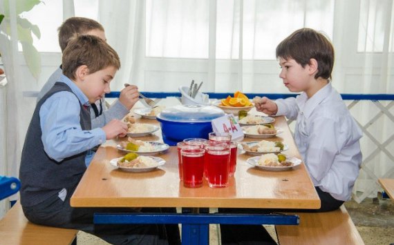 В Екатеринбурге утвердили стоимость льготного питания для школьников