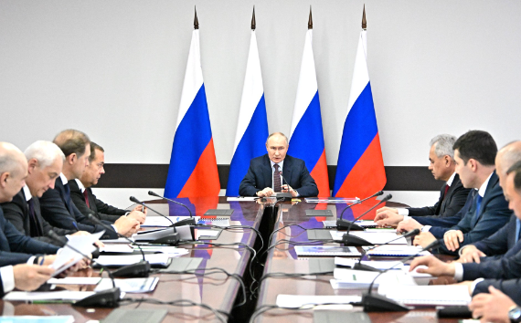 Владимир Путин провел совещание с руководителями ОПК