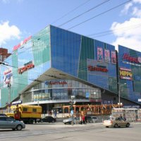 Власти Екатеринбурга закрыли три улицы для парковки
