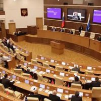 Свердловское заксобрание лишило половину депутатов зарплат 
