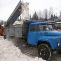 За одну ночь из Екатеринбурга вывезли 131 тонну снега и грязи
