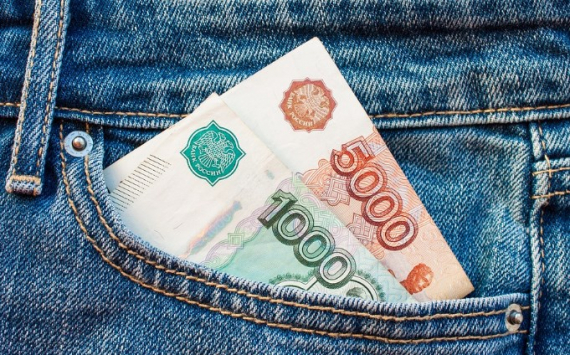В Свердловской области средняя зарплата за год выросла на 7,2%