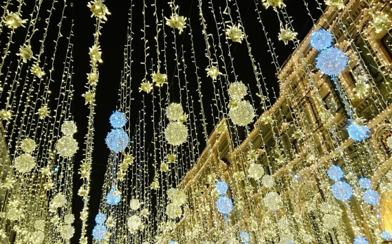 Власти Екатеринбурга решили сэкономить на новогодней иллюминации