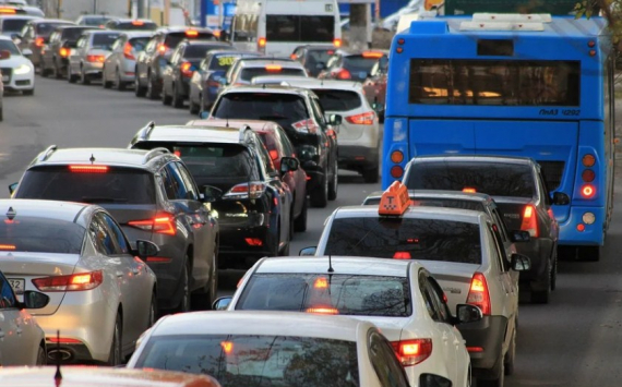 В Екатеринбурге на решение проблемы автомобильных пробок потратят 2 млрд рублей