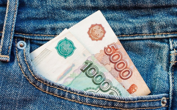 В Свердловской области средняя зарплата сократилась до 52,5 тыс.рублей