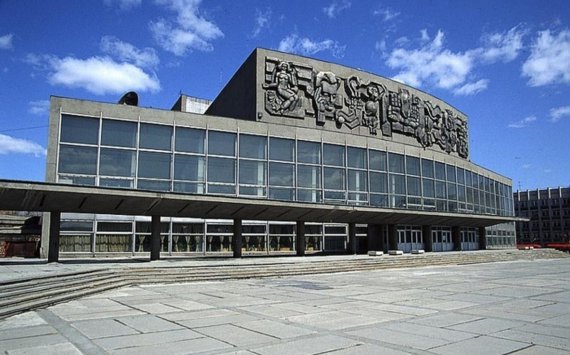 В Екатеринбурге за 18 млн рублей обновят фасад Дворца молодежи